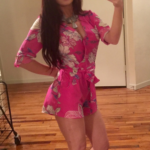 Pink floral romper - Picture 2 of 4